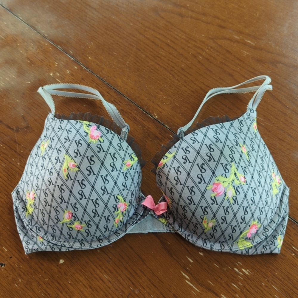 Victoria's secret very sexy push-up 32D
